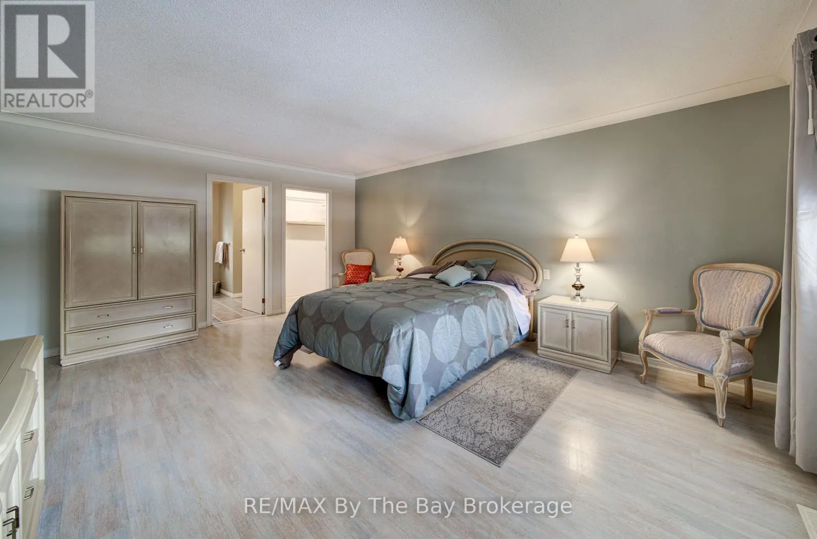 32 BRIDLEWOOD CRESCENT
