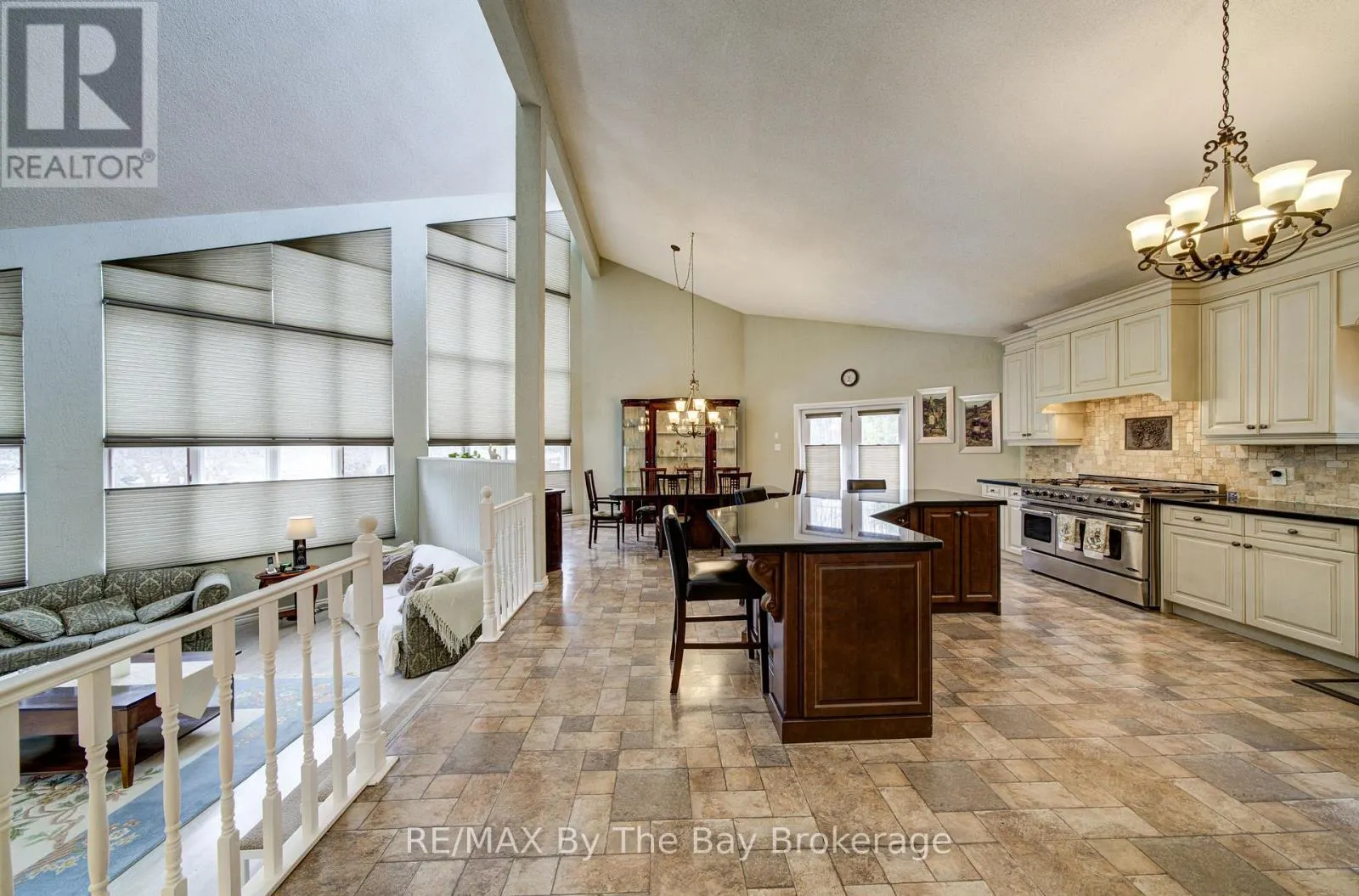 32 BRIDLEWOOD CRESCENT