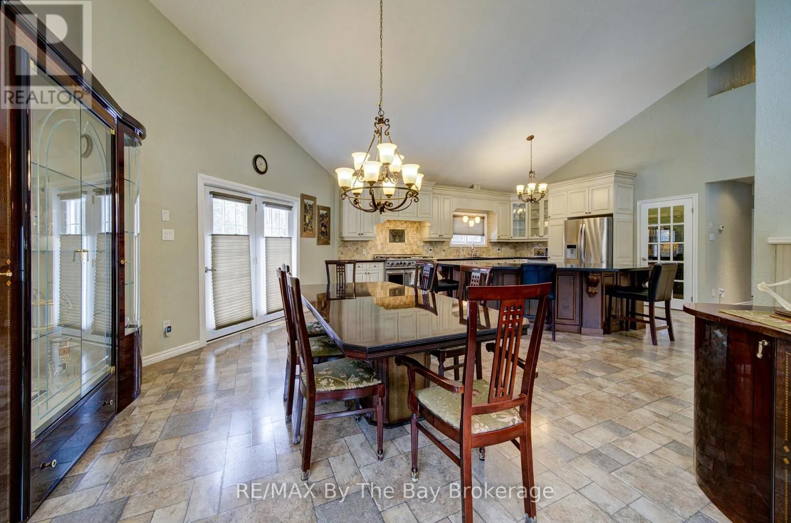 32 BRIDLEWOOD CRESCENT