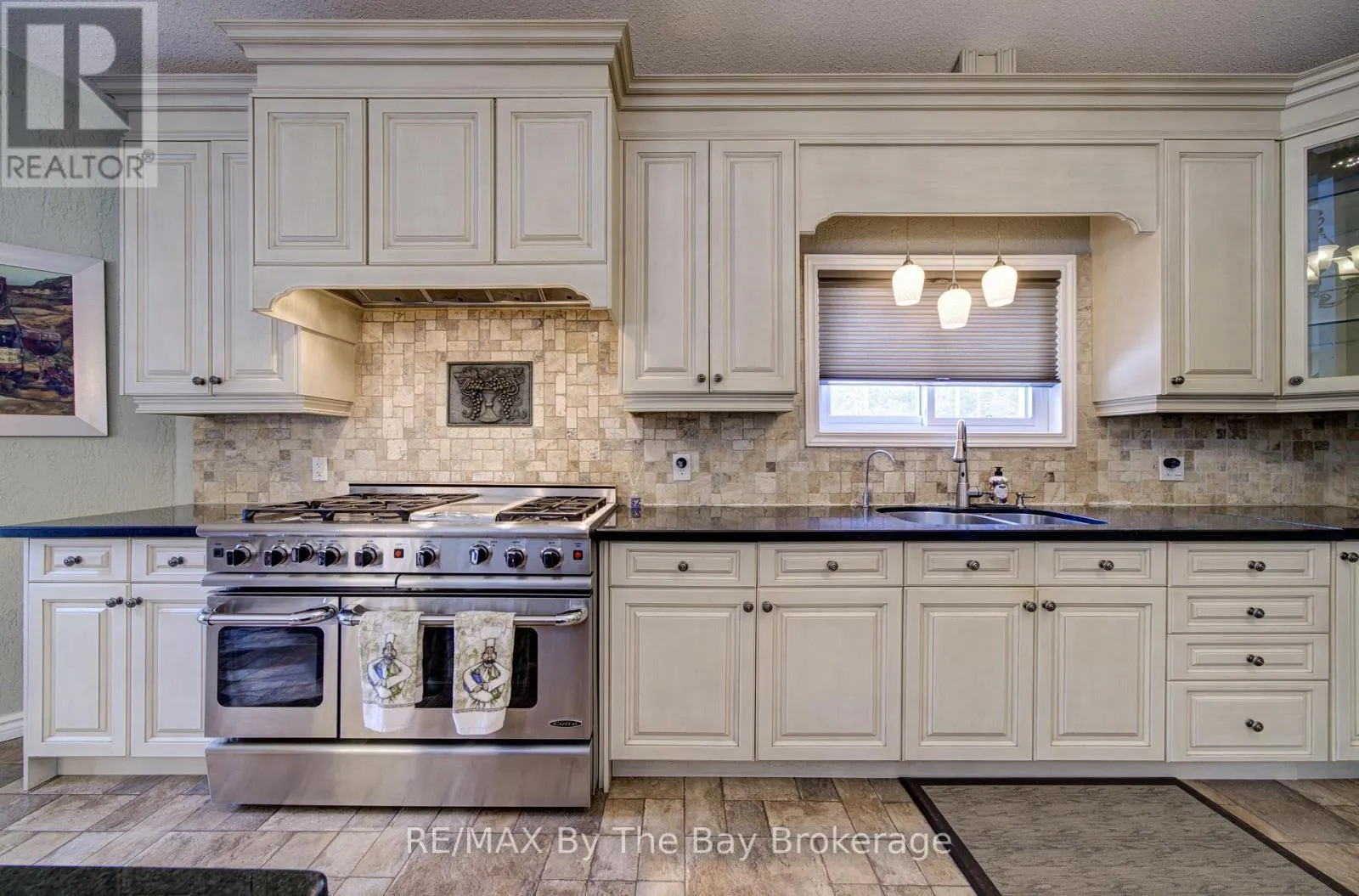 32 BRIDLEWOOD CRESCENT