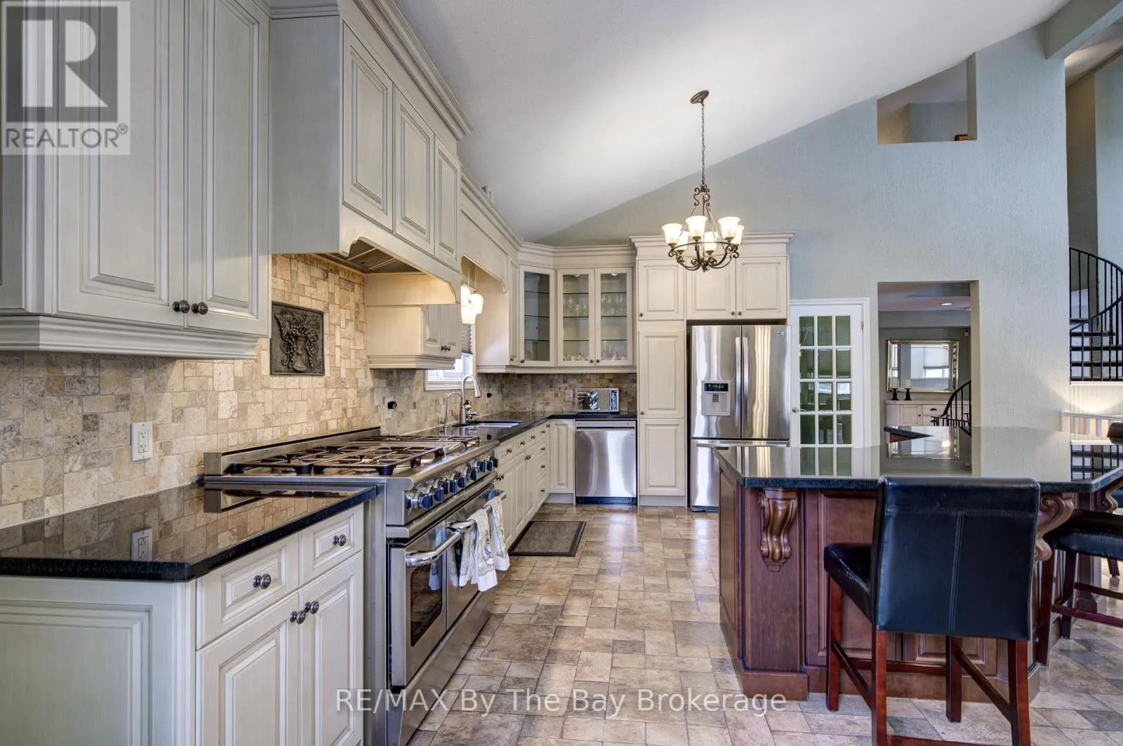 32 BRIDLEWOOD CRESCENT