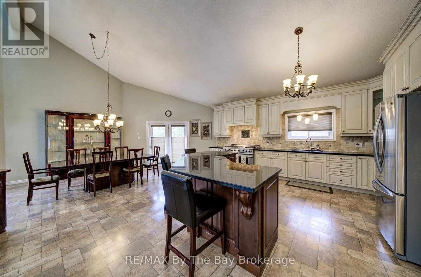 32 BRIDLEWOOD CRESCENT