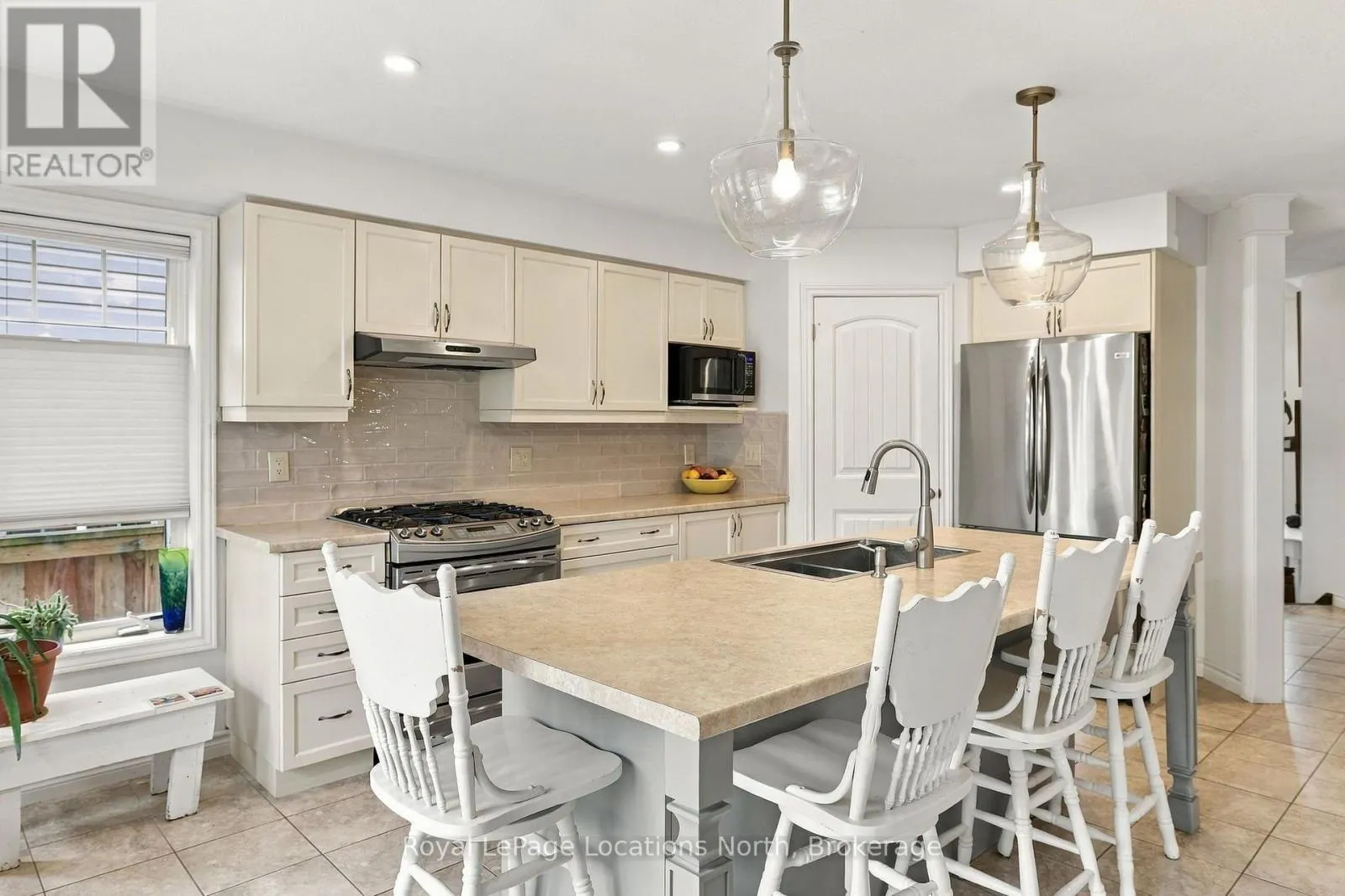 15 KAYLA CRESCENT