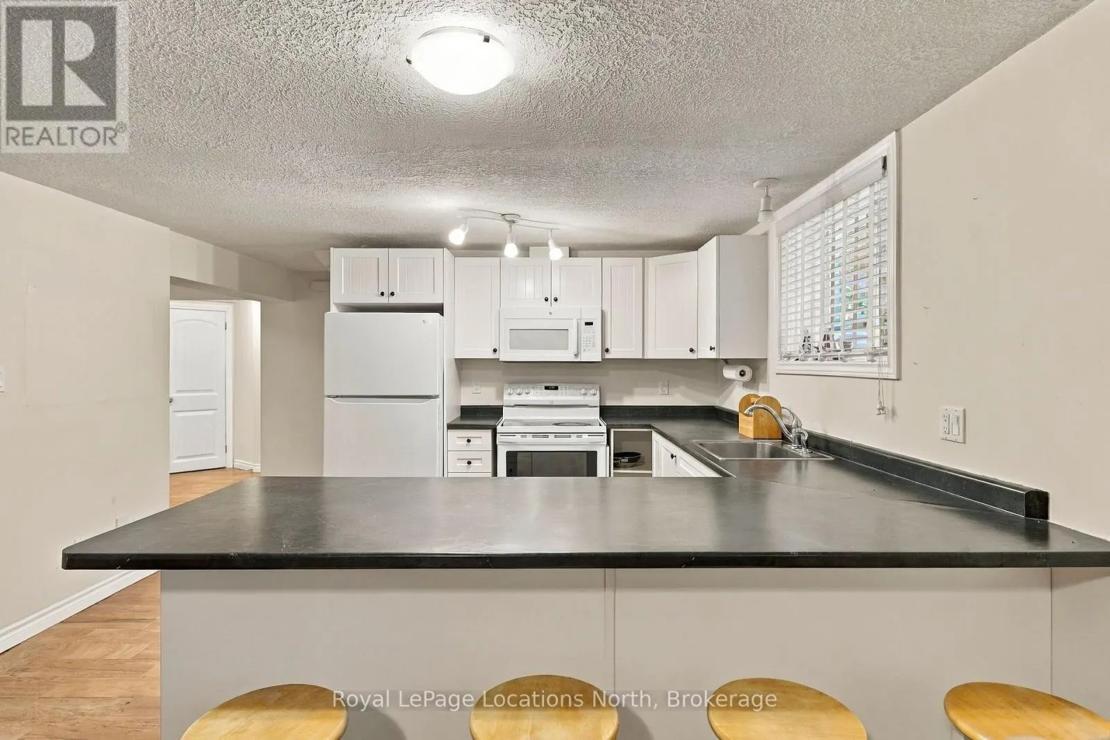 15 KAYLA CRESCENT