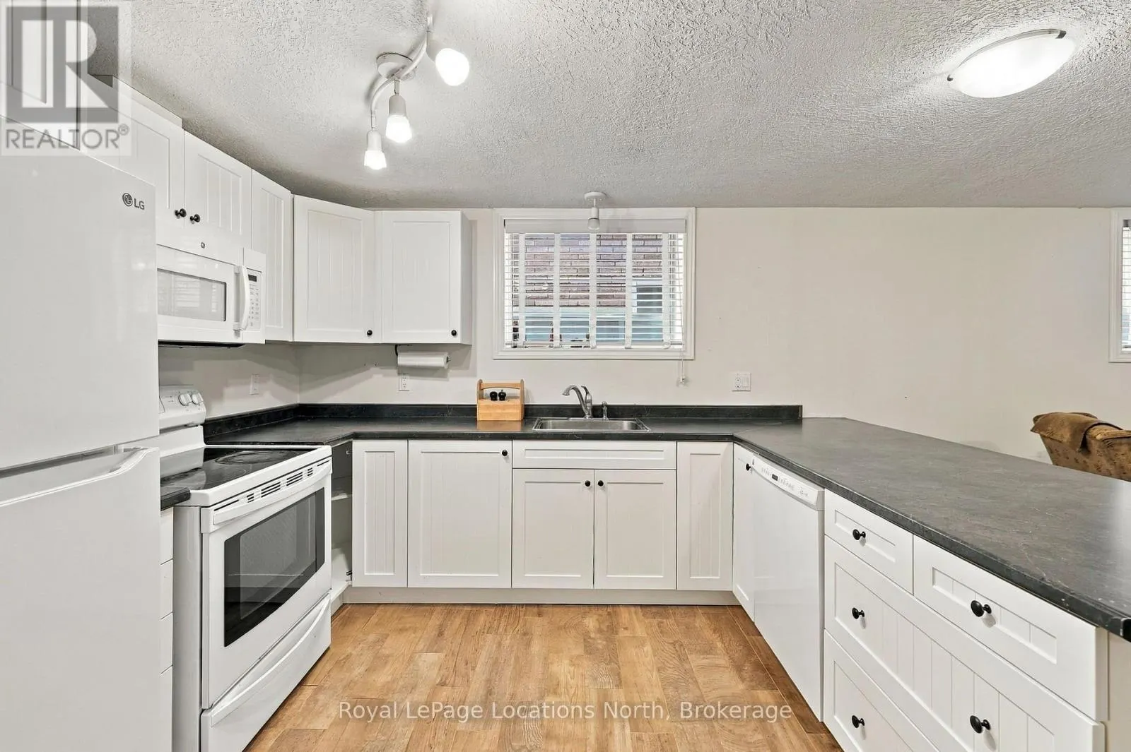 15 KAYLA CRESCENT
