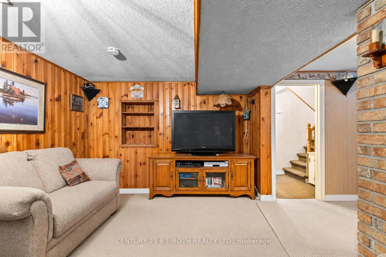 2067 MARCHMONT ROAD