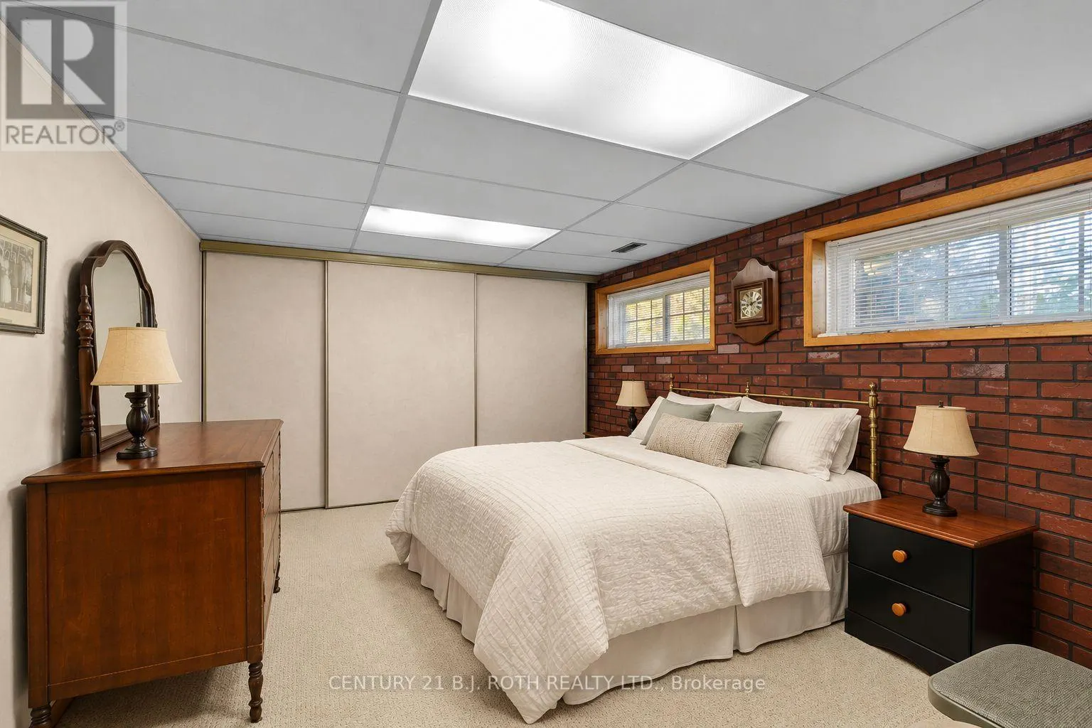 2067 MARCHMONT ROAD