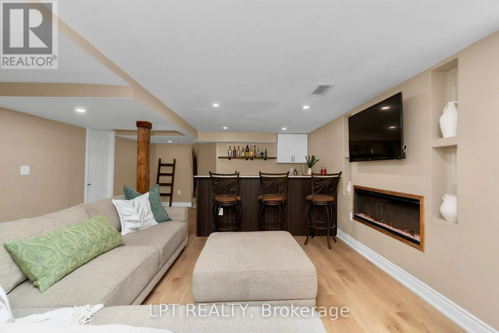 47 NORTHVIEW CRESCENT
