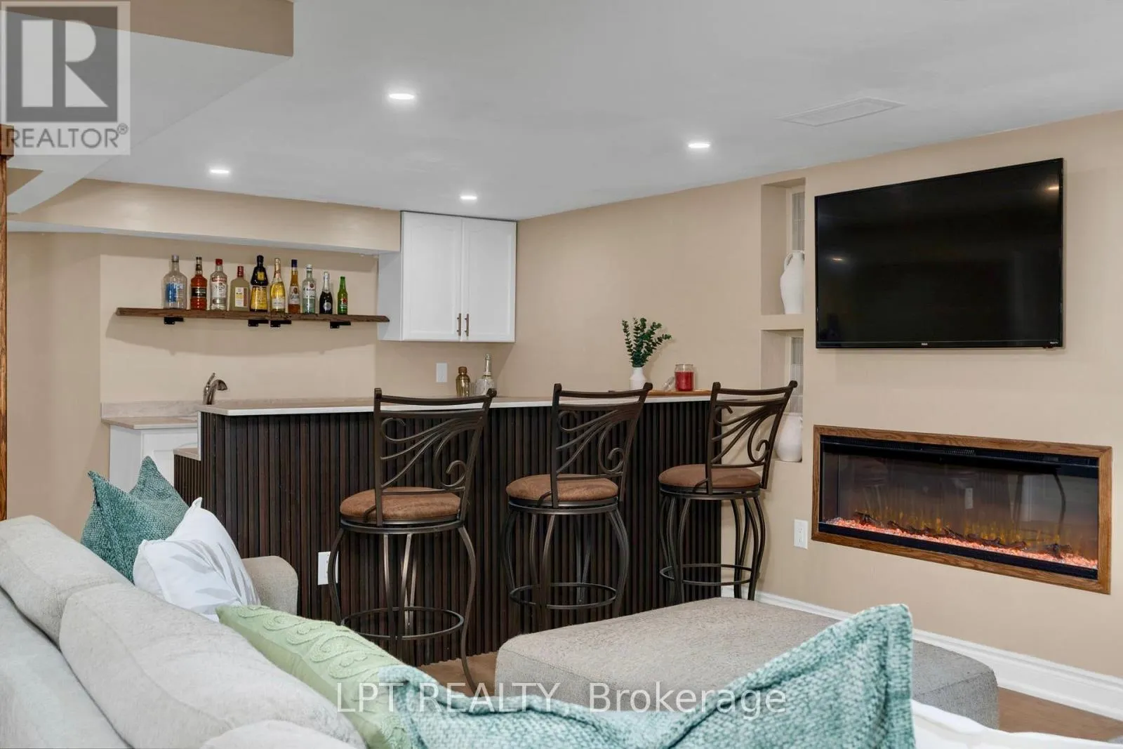 47 NORTHVIEW CRESCENT