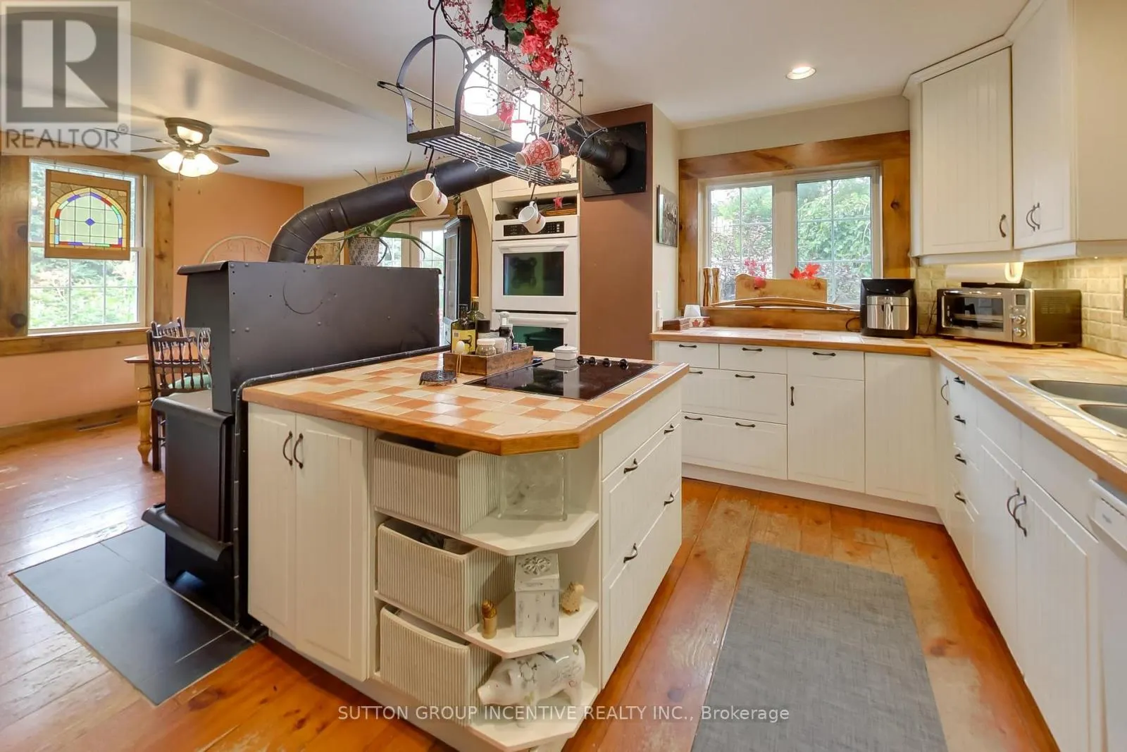 1724 PENETANGUISHENE ROAD