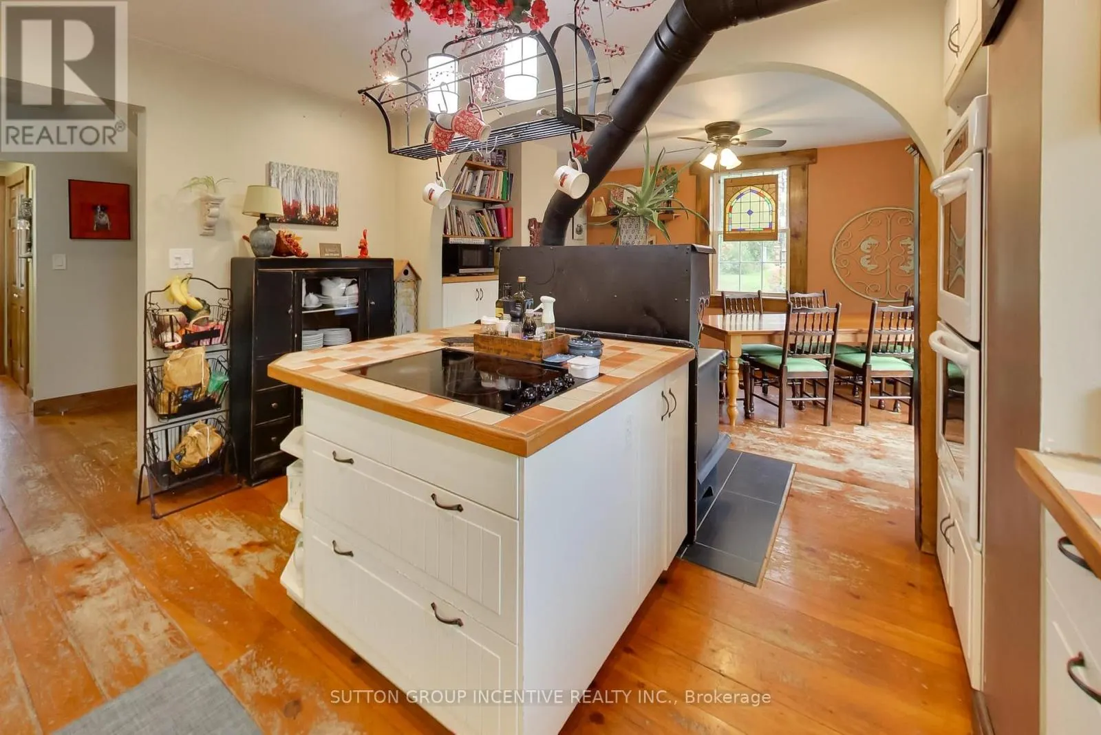 1724 PENETANGUISHENE ROAD