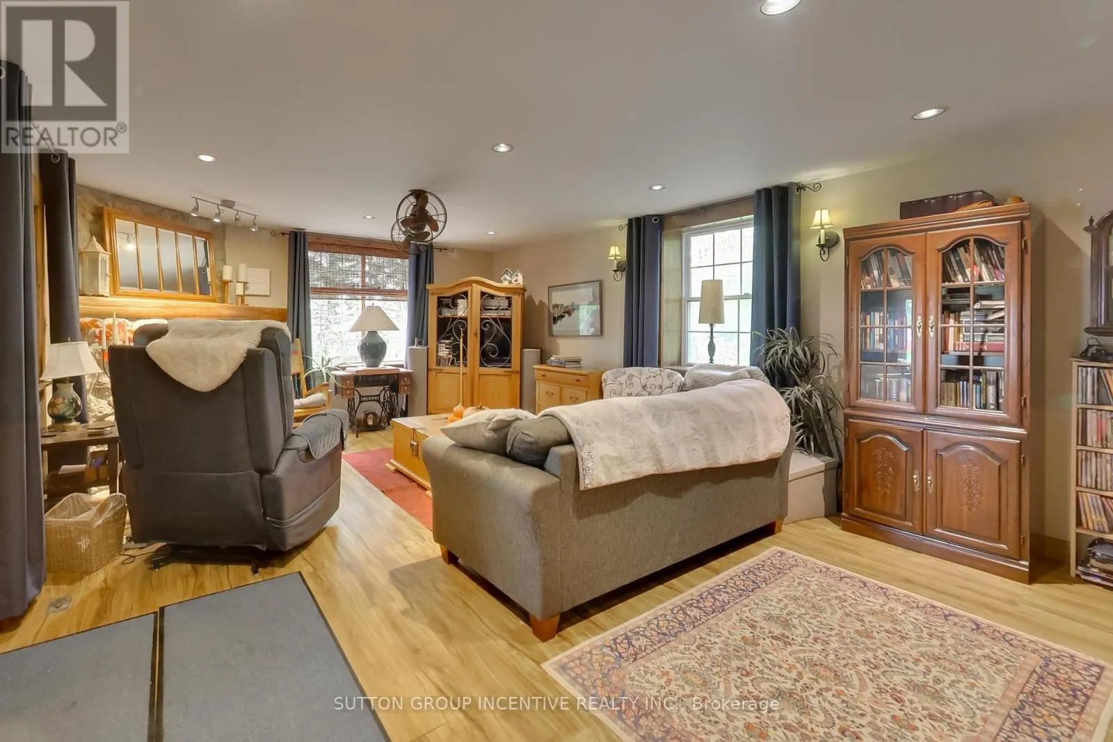 1724 PENETANGUISHENE ROAD