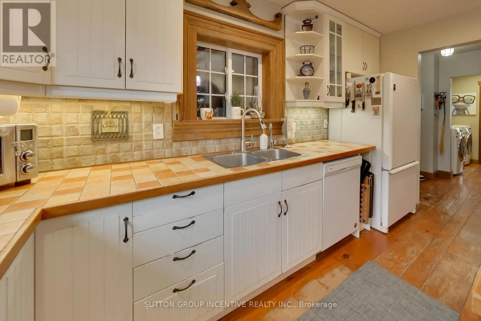 1724 PENETANGUISHENE ROAD