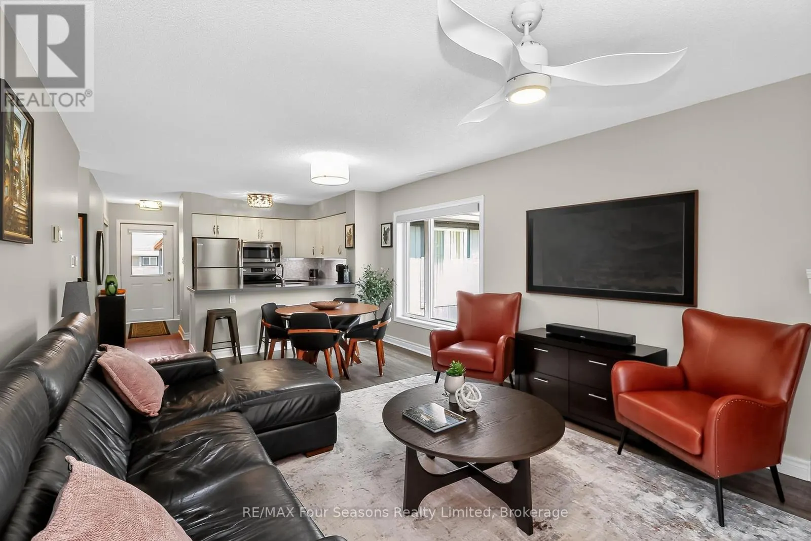 312 MARINERS WAY
