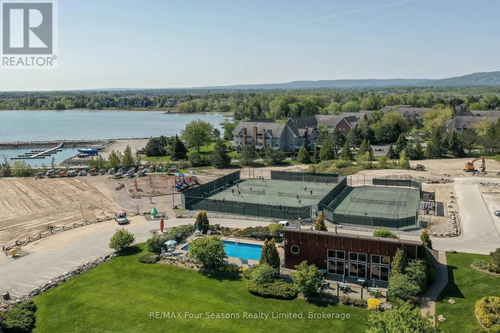 312 MARINERS WAY