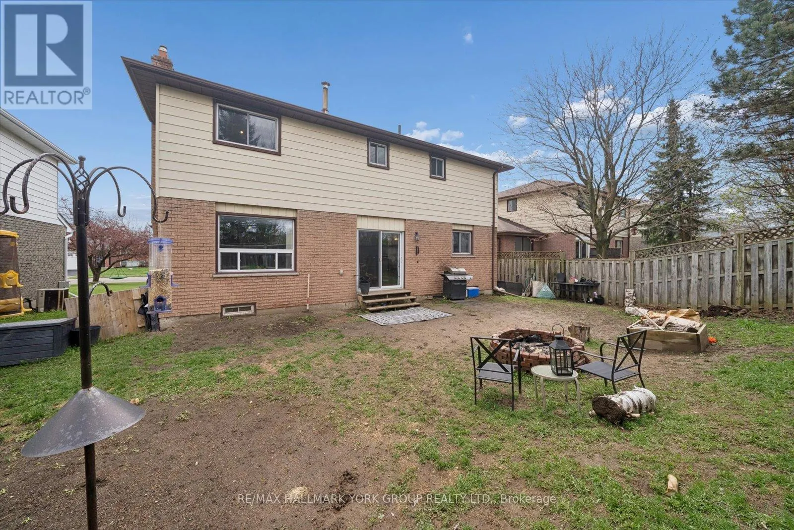 41 LAURENTIAN LANE
