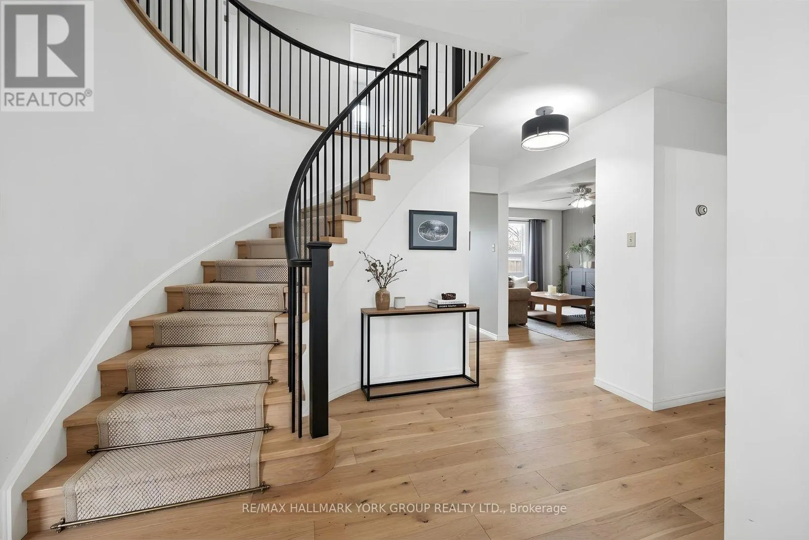 41 LAURENTIAN LANE