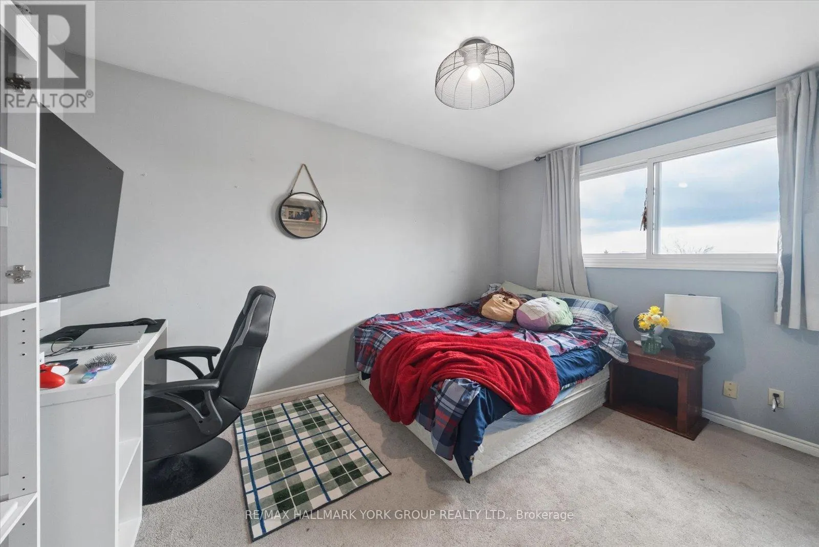 41 LAURENTIAN LANE