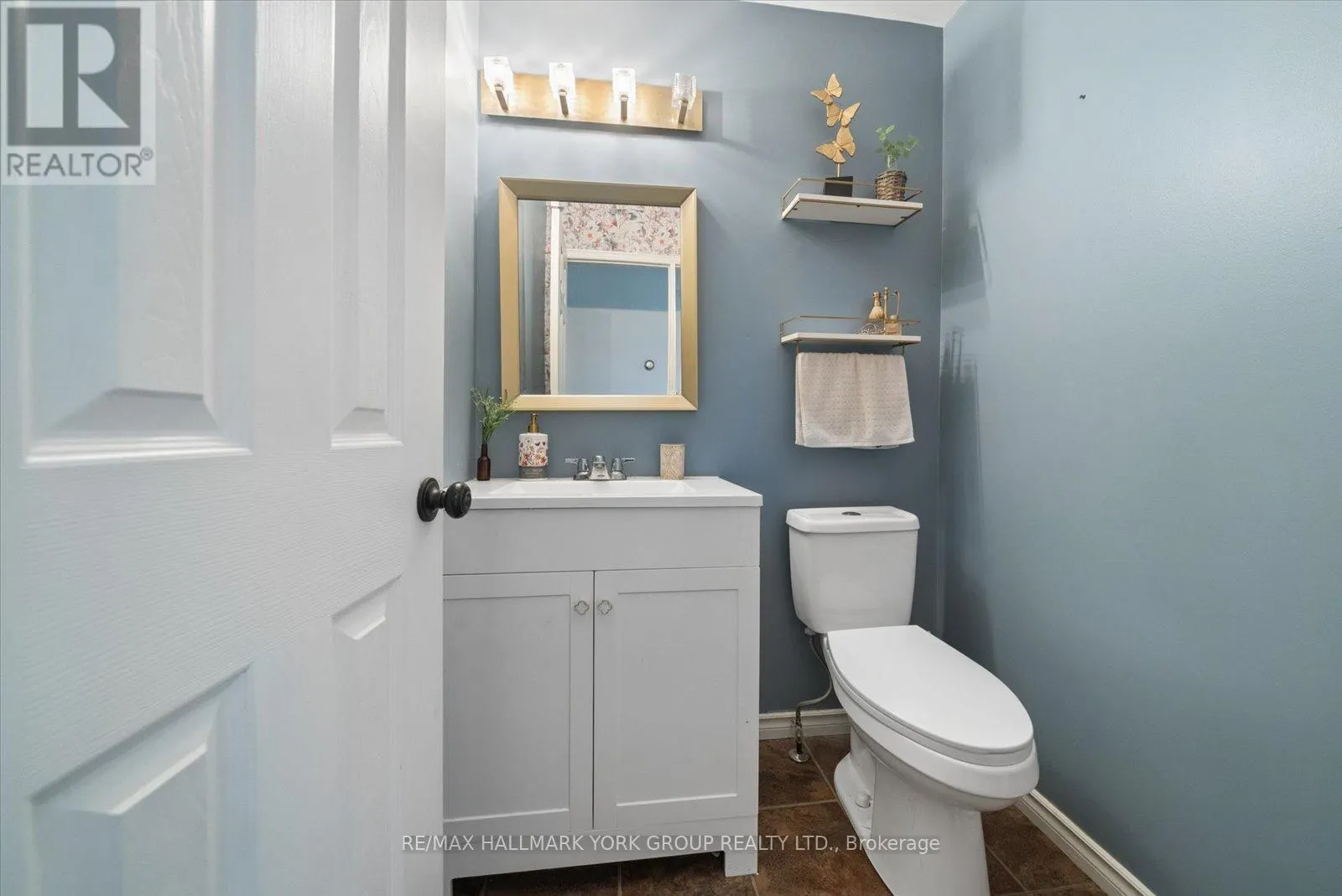 41 LAURENTIAN LANE