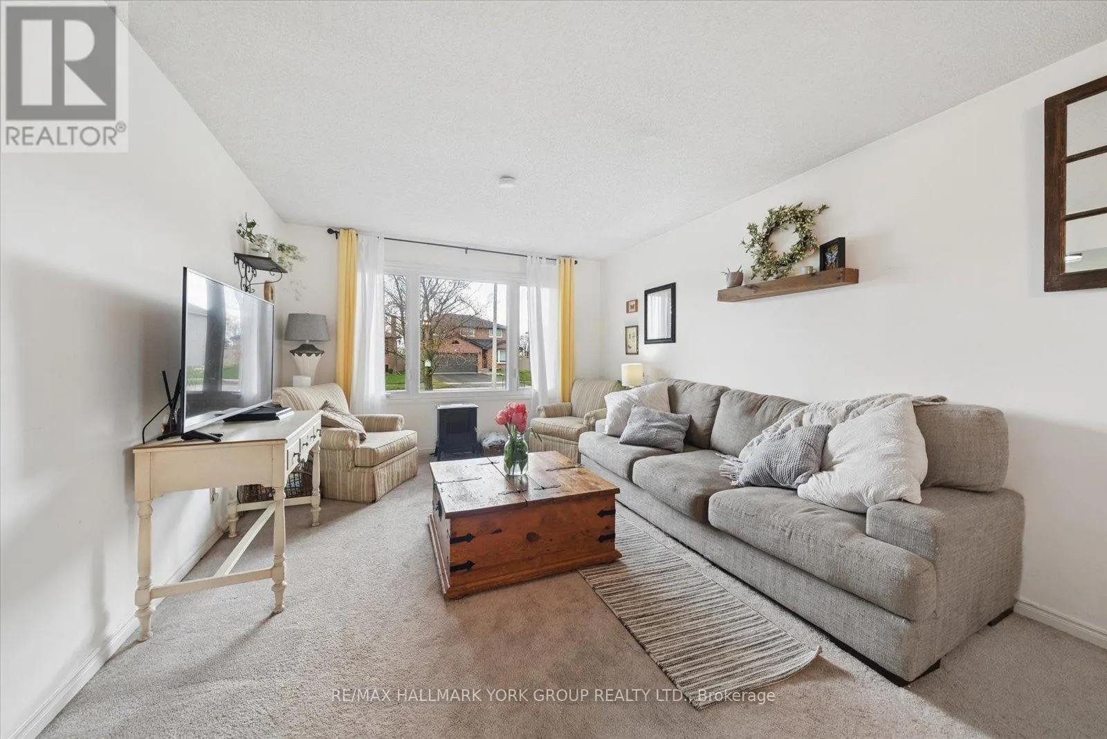 41 LAURENTIAN LANE