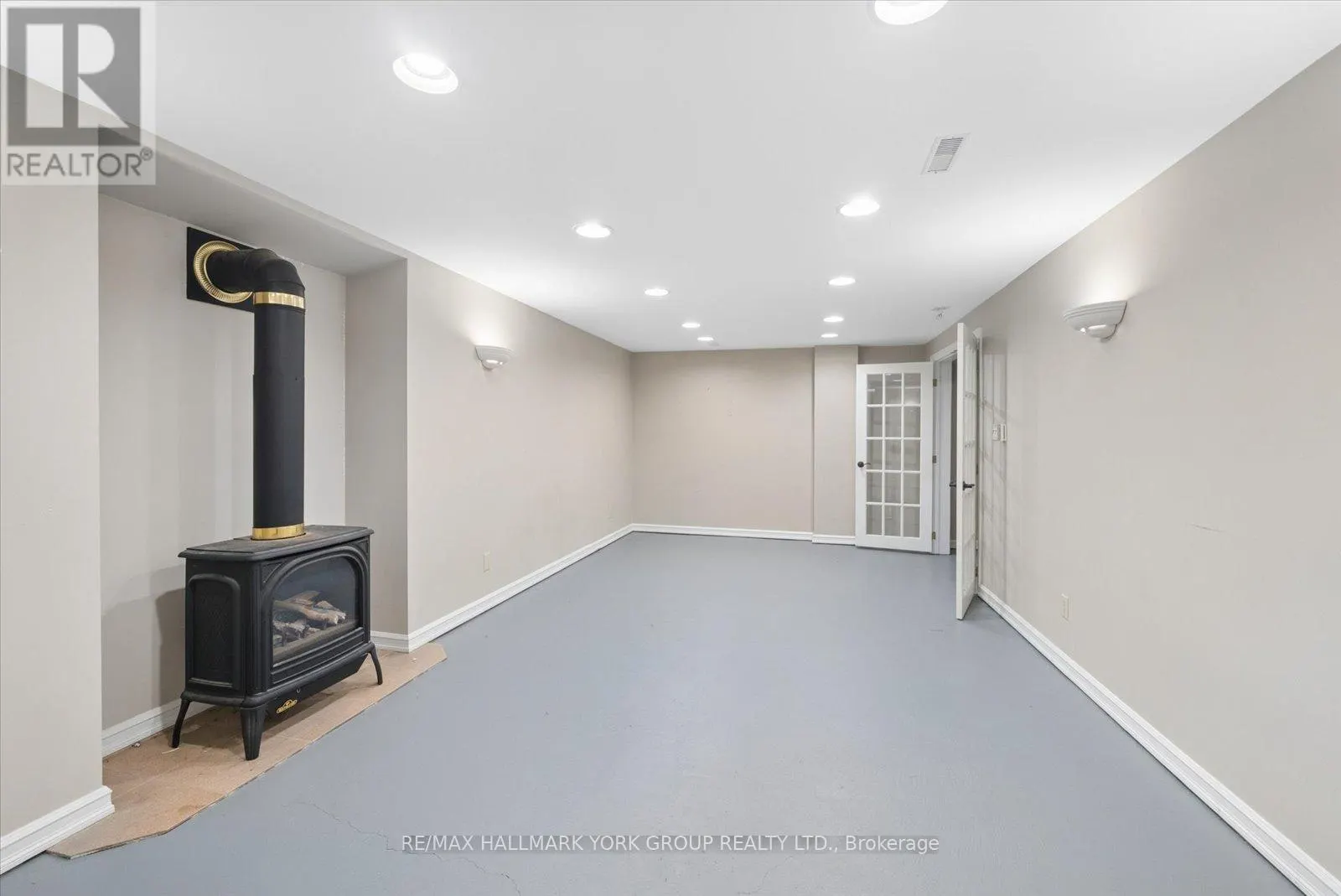 41 LAURENTIAN LANE