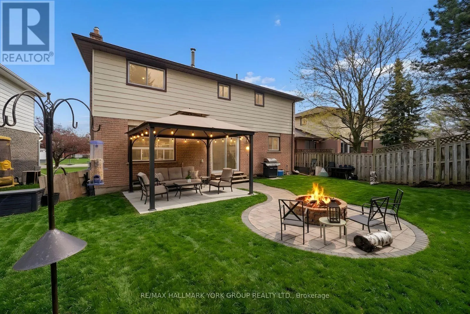 41 LAURENTIAN LANE