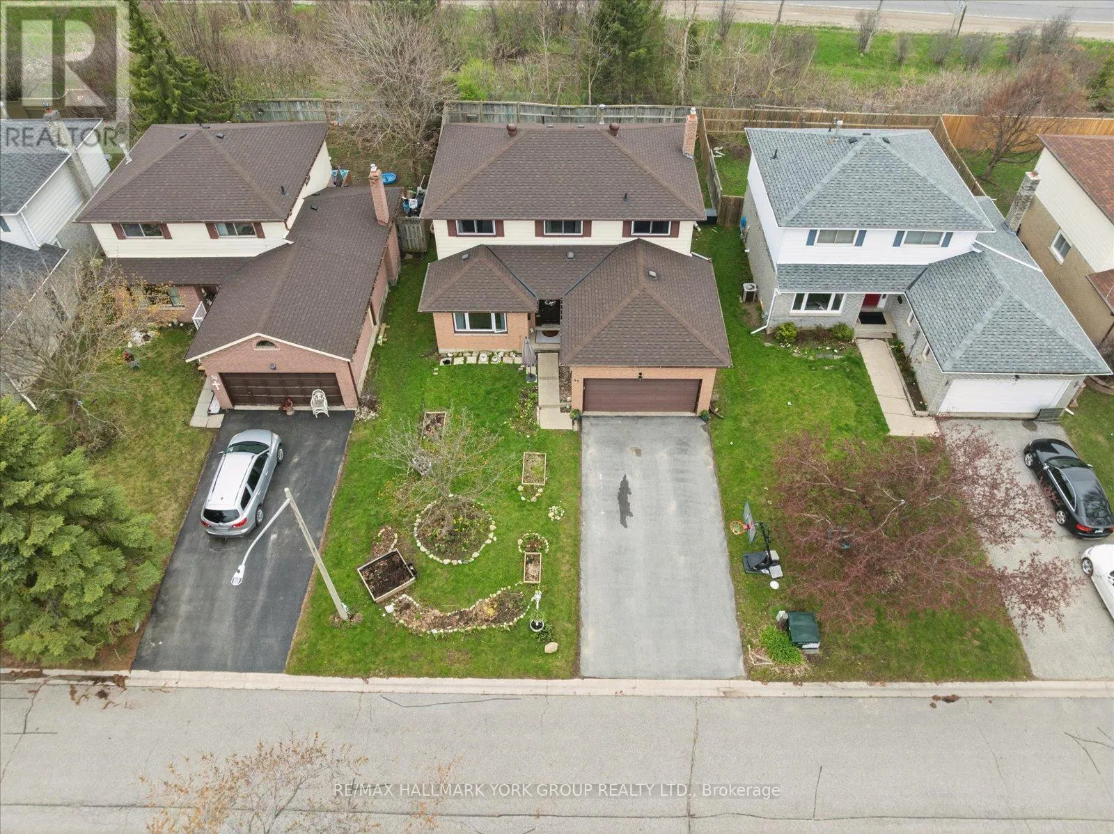 41 LAURENTIAN LANE