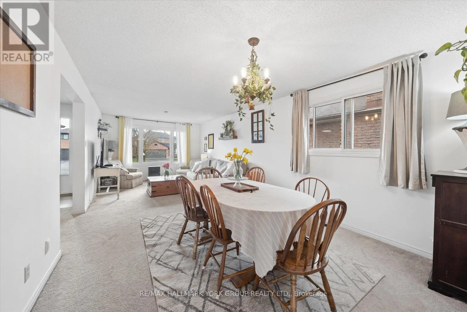 41 LAURENTIAN LANE