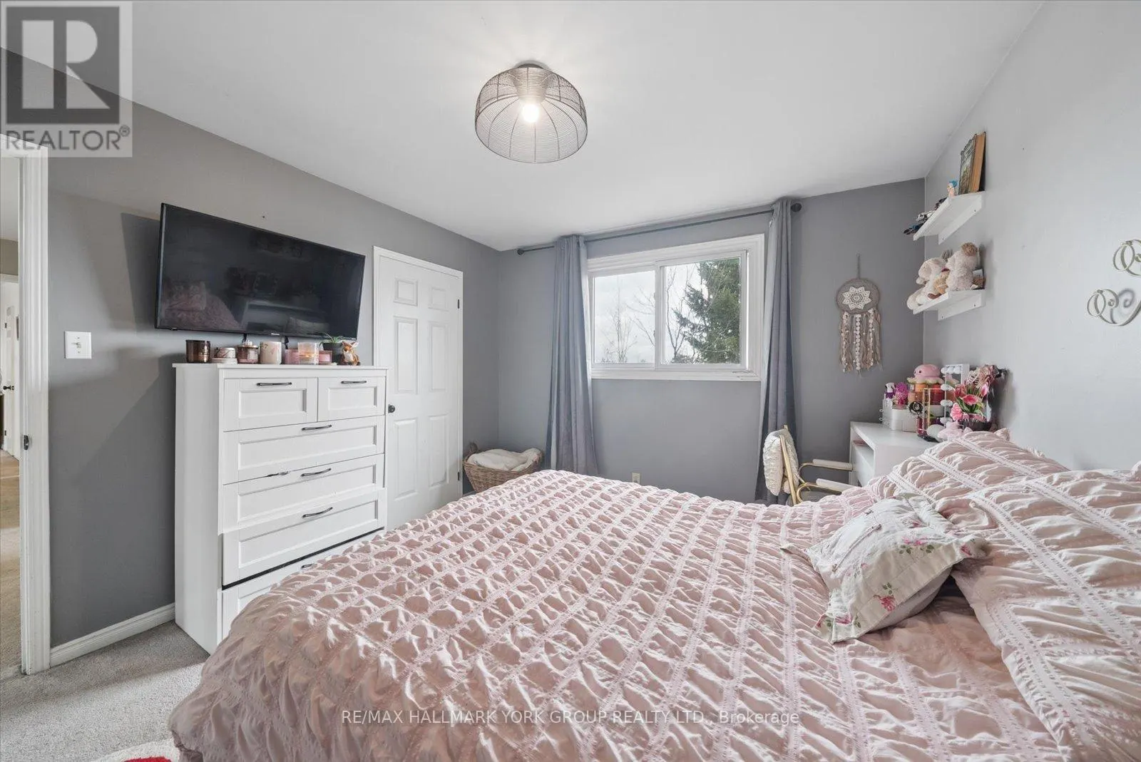 41 LAURENTIAN LANE