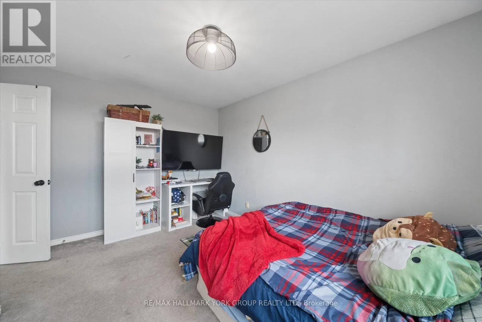 41 LAURENTIAN LANE