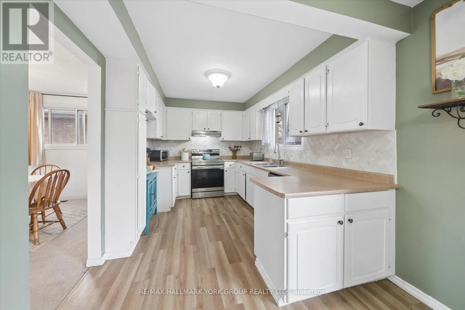 41 LAURENTIAN LANE