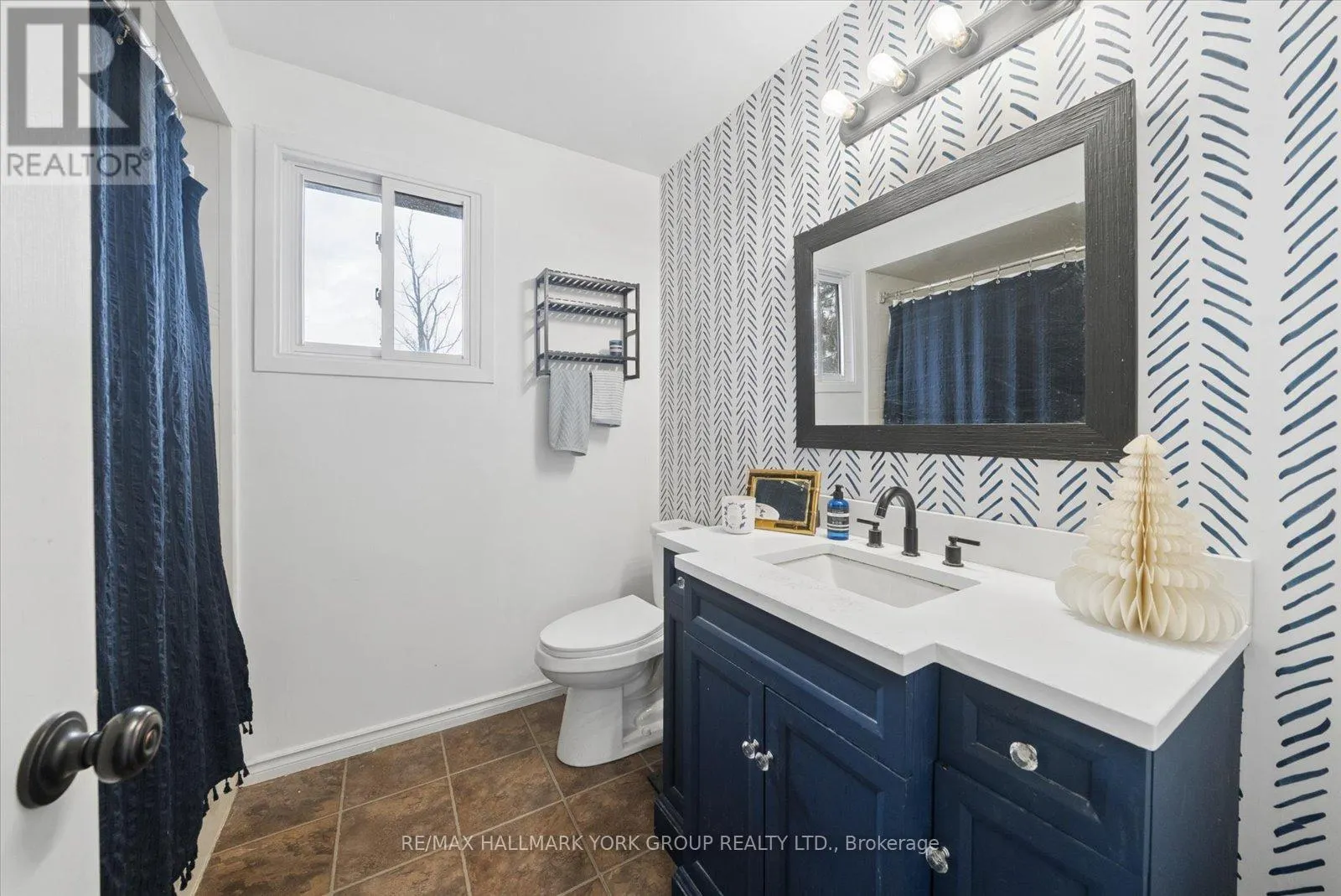 41 LAURENTIAN LANE