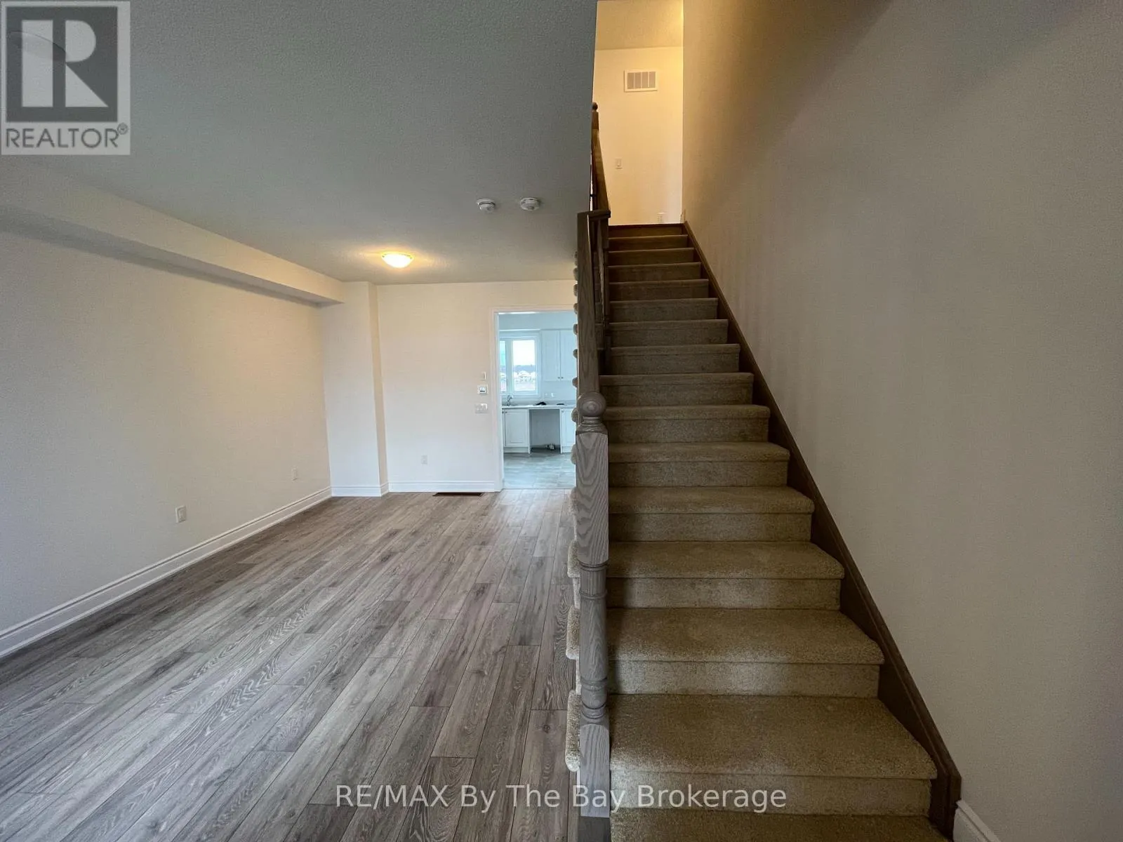 17 CARRIAGE LANE
