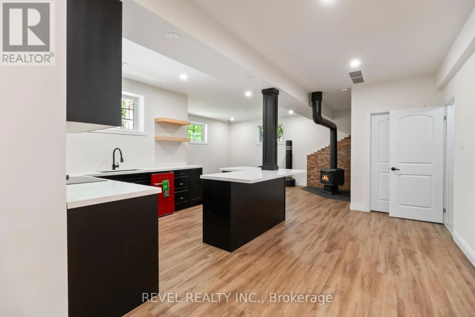 23 LADDIE LANE