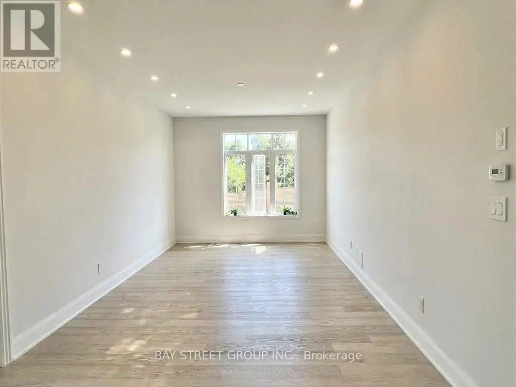 32 MOREAU WAY