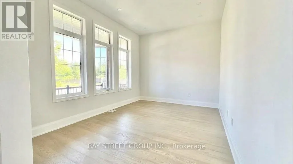 32 MOREAU WAY