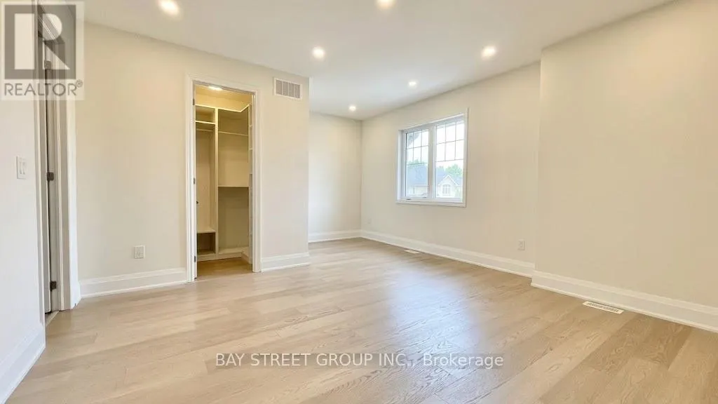 32 MOREAU WAY
