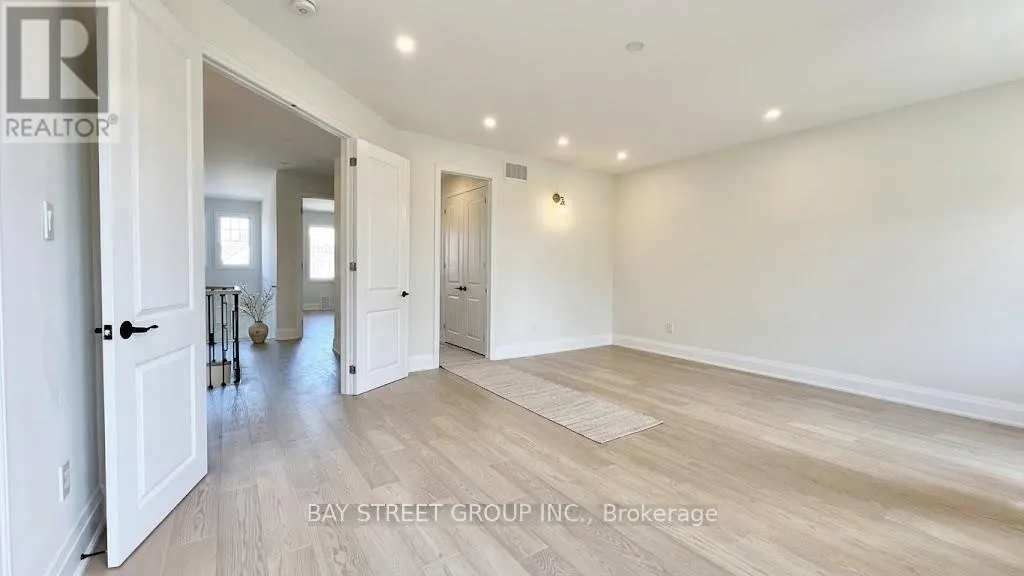 32 MOREAU WAY