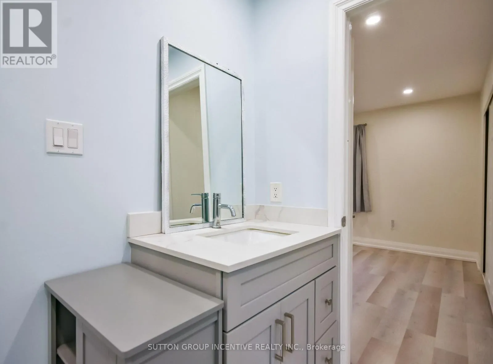 33B CUNDLES ROAD E
