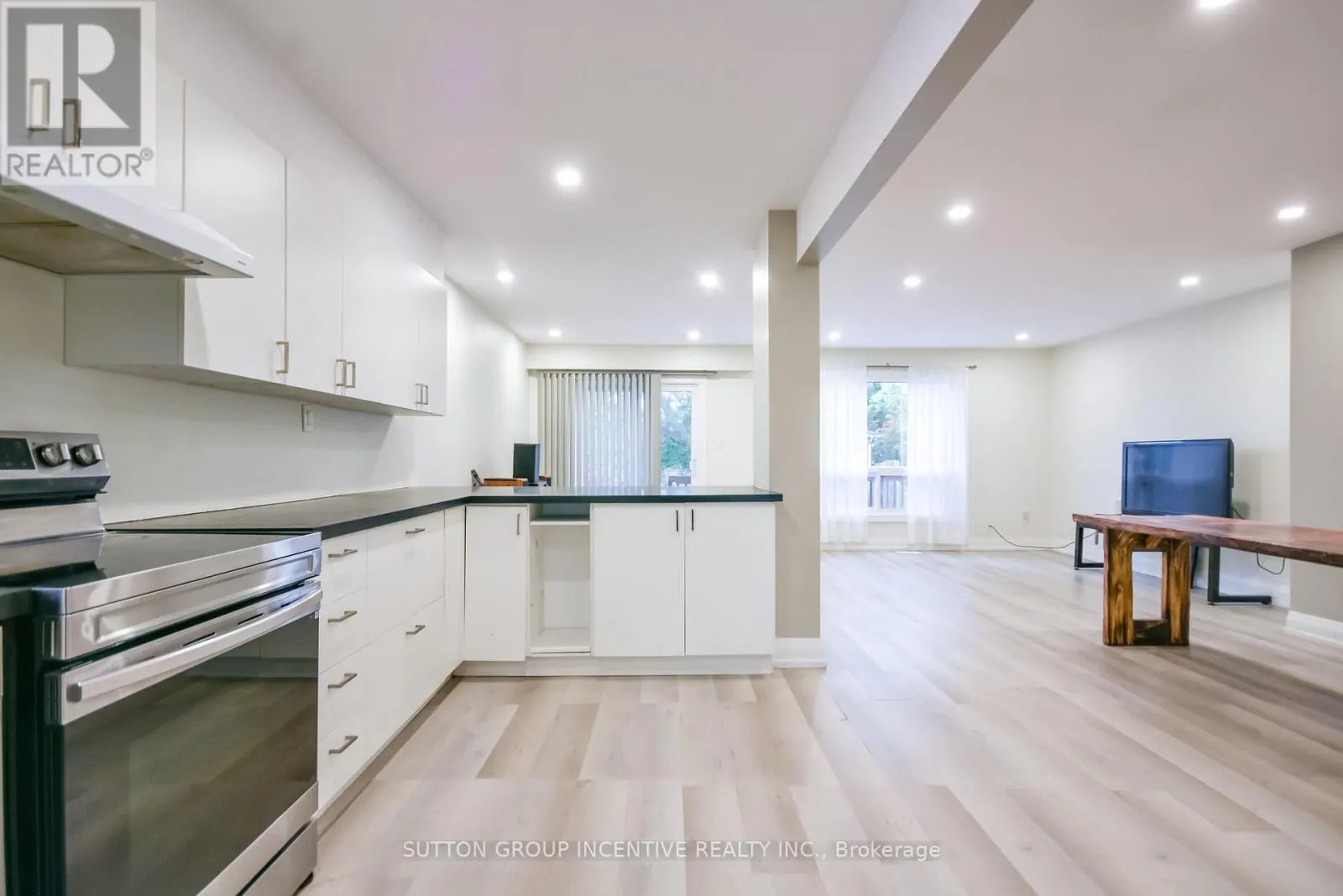 33B CUNDLES ROAD E