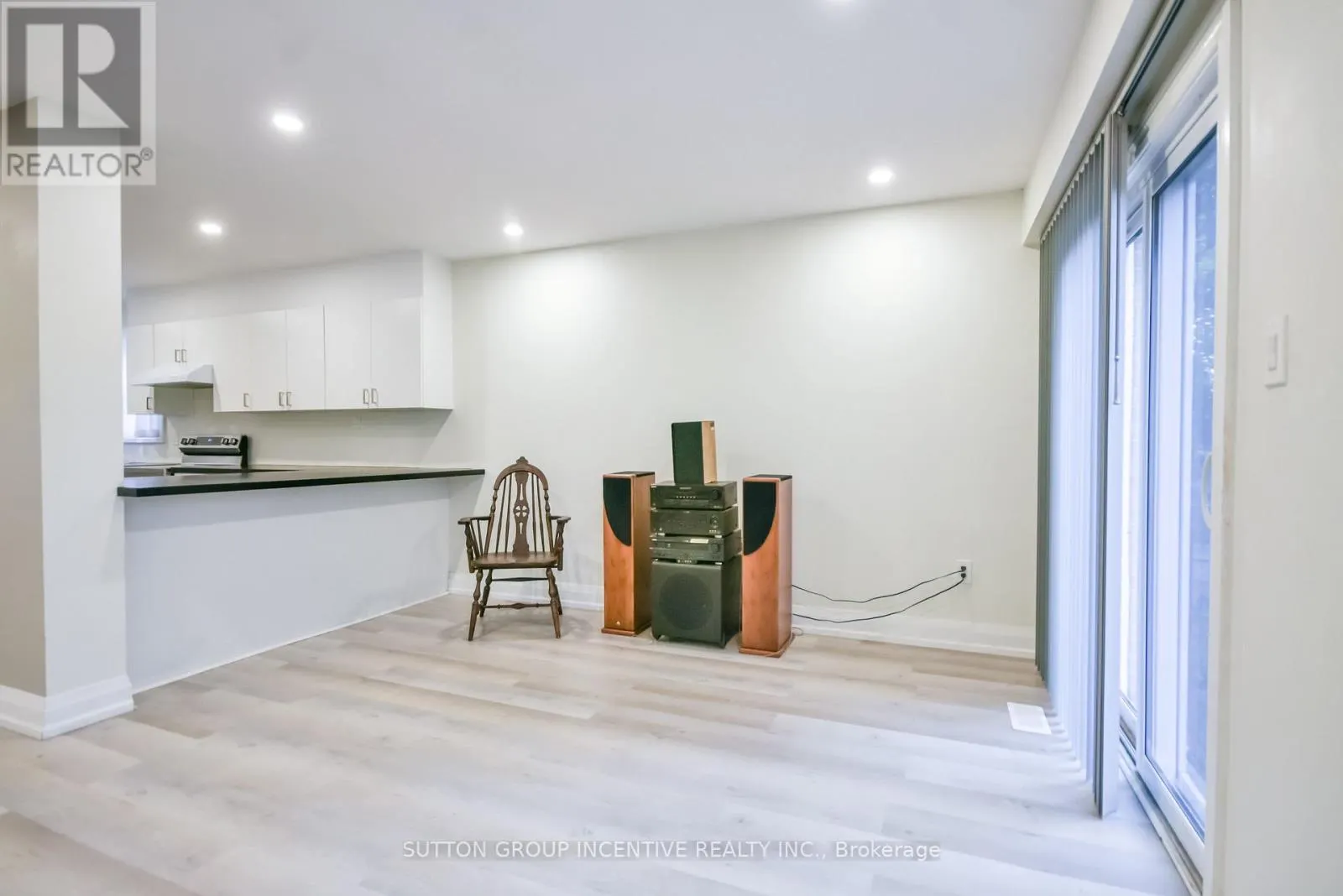 33B CUNDLES ROAD E