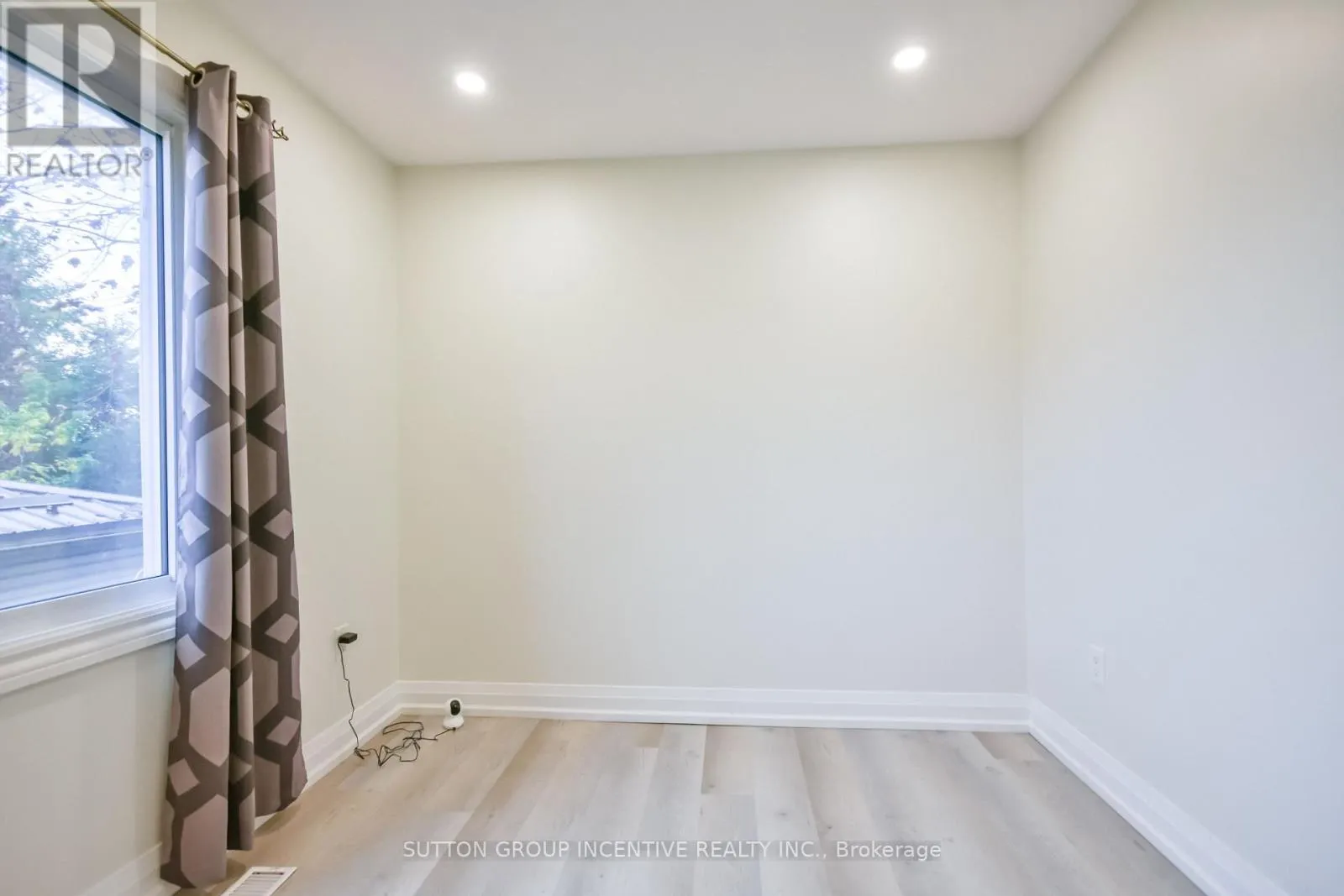 33B CUNDLES ROAD E