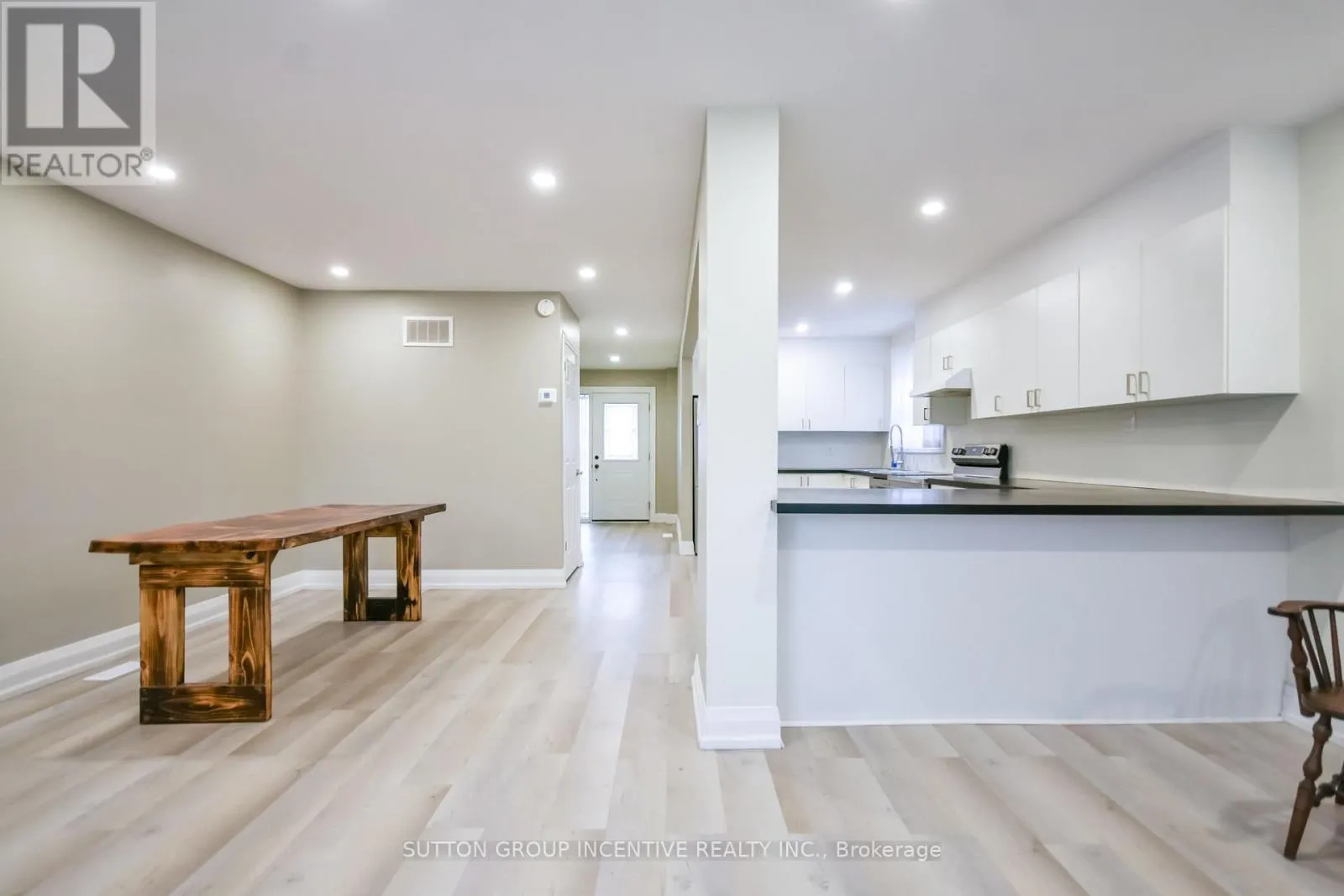 33B CUNDLES ROAD E