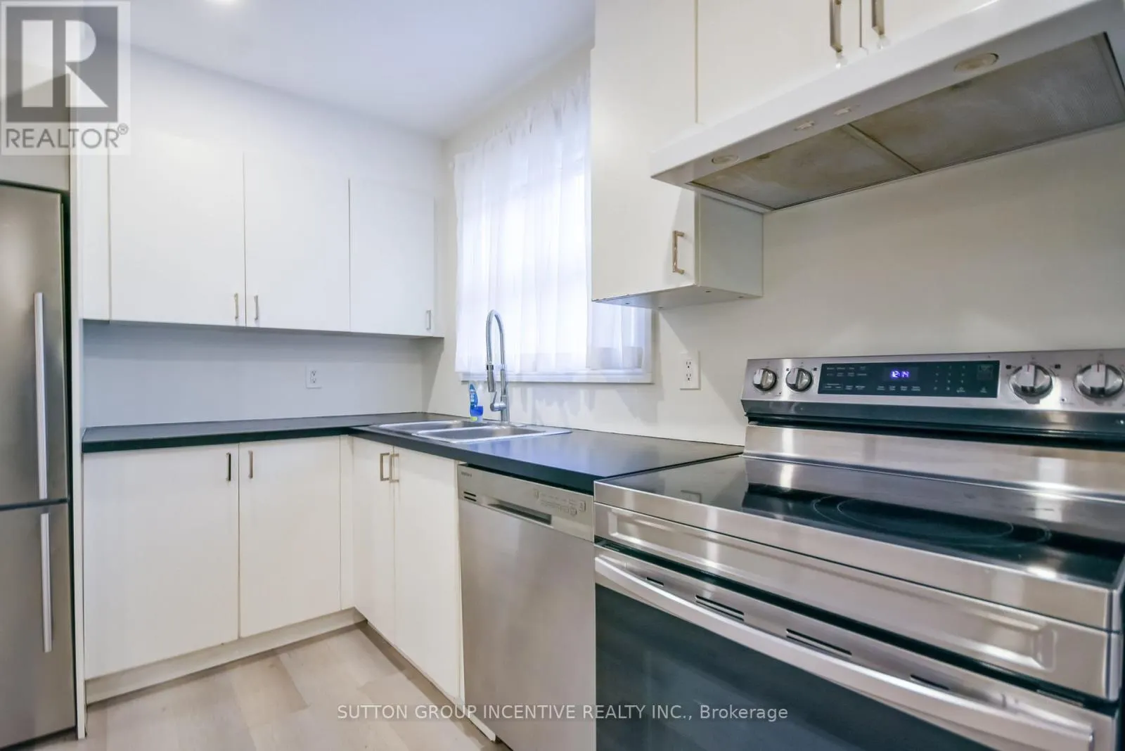 33B CUNDLES ROAD E