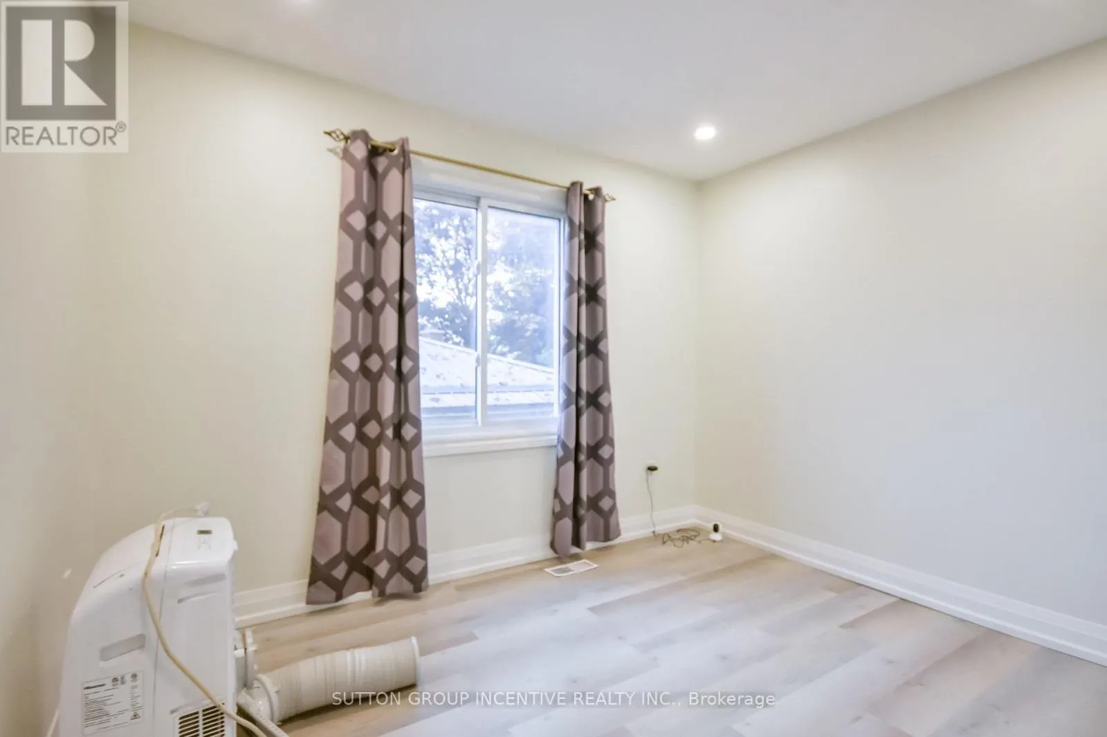 33B CUNDLES ROAD E