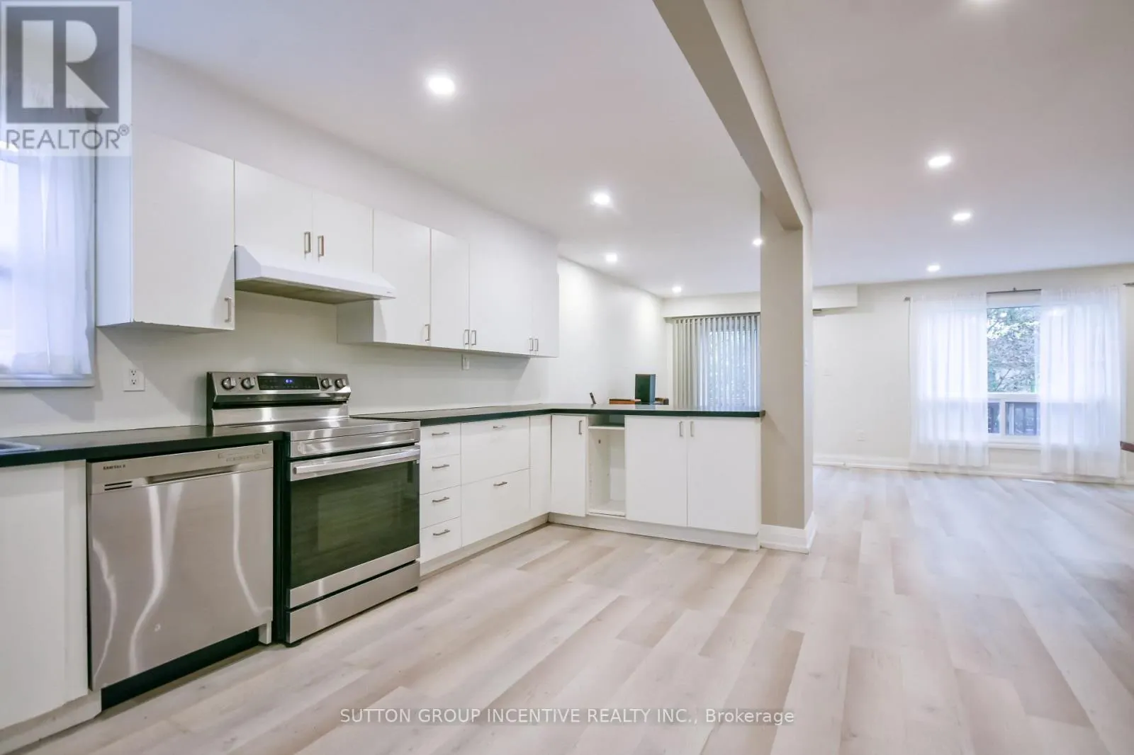 33B CUNDLES ROAD E