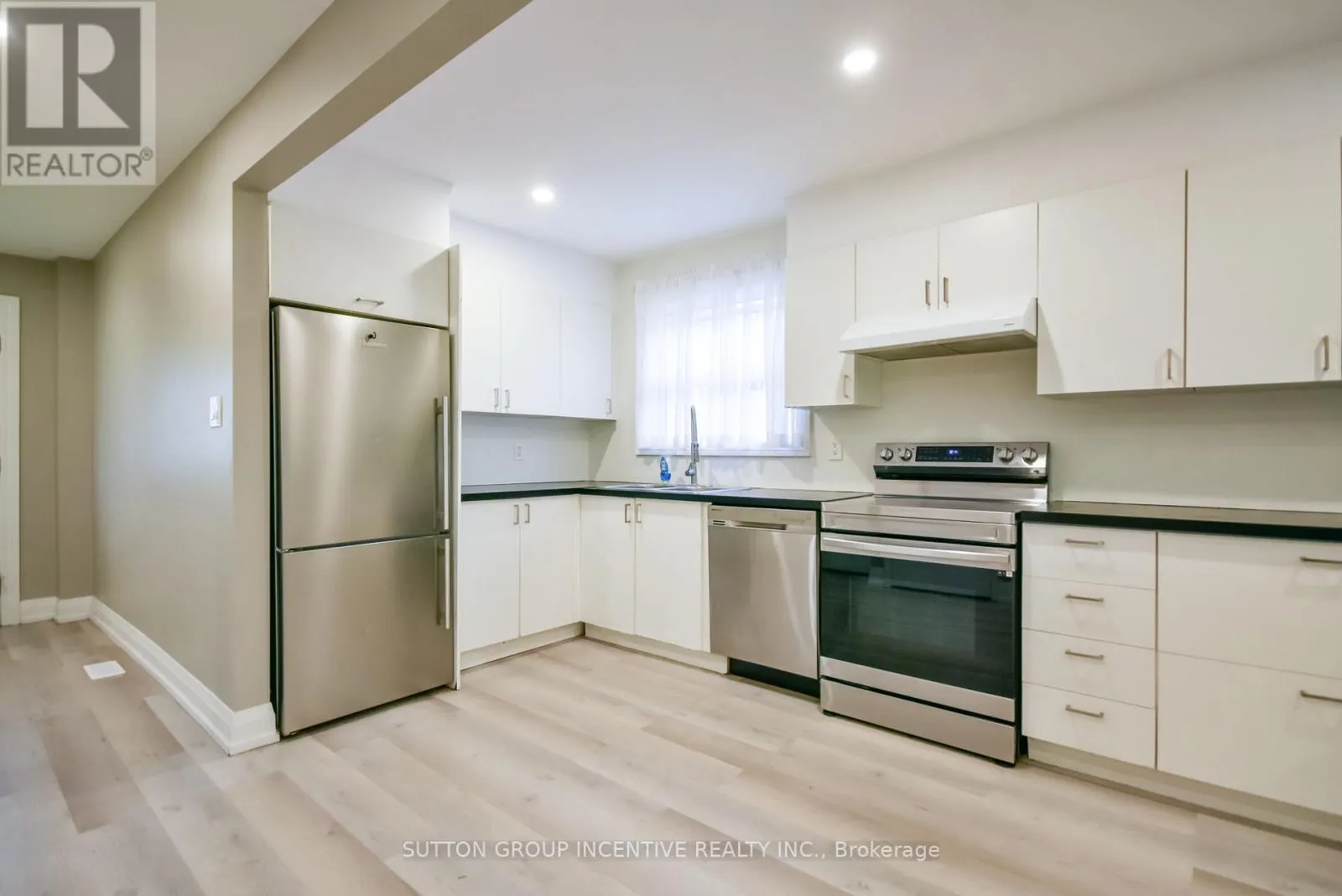 33B CUNDLES ROAD E