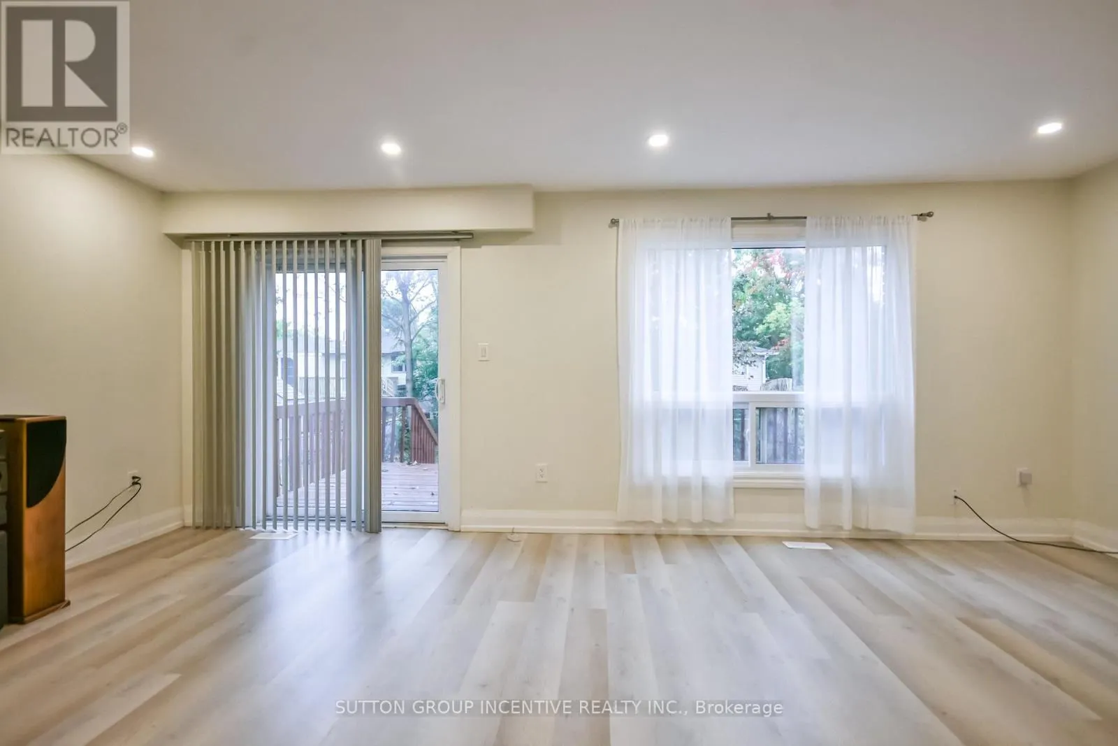 33B CUNDLES ROAD E