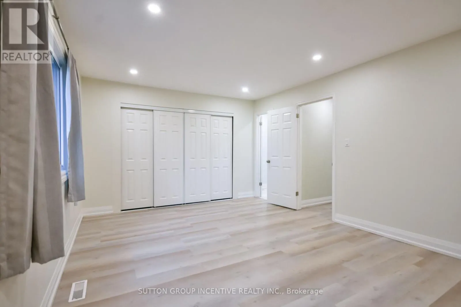 33B CUNDLES ROAD E