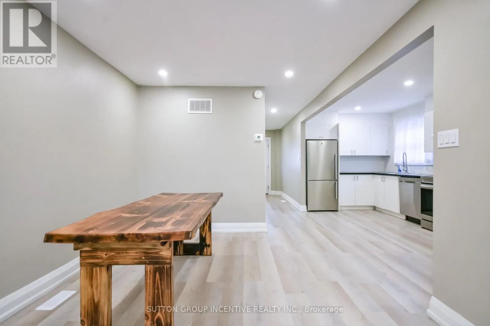 33B CUNDLES ROAD E